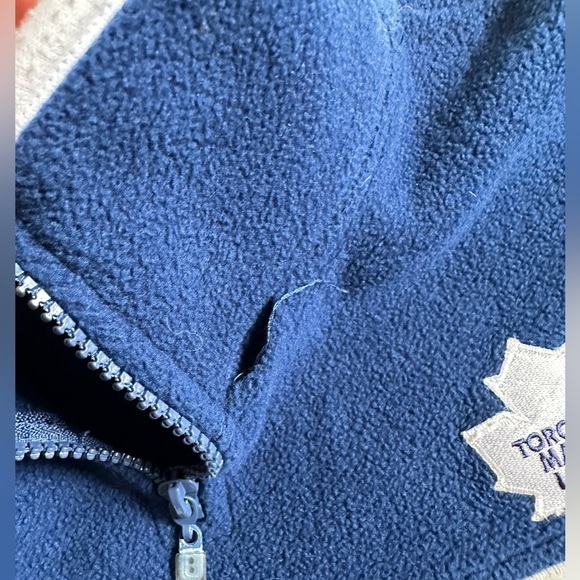Toronto Maple Leafs Polar Fleece - Picture 7 of 7